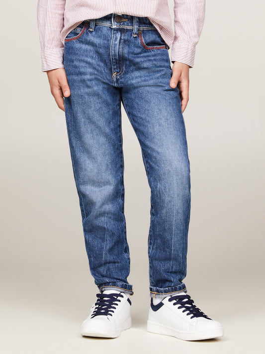 Jeans da ragazzo con taglio dritto e cuciture a contrasto sulle tasche KBOKBO90441
