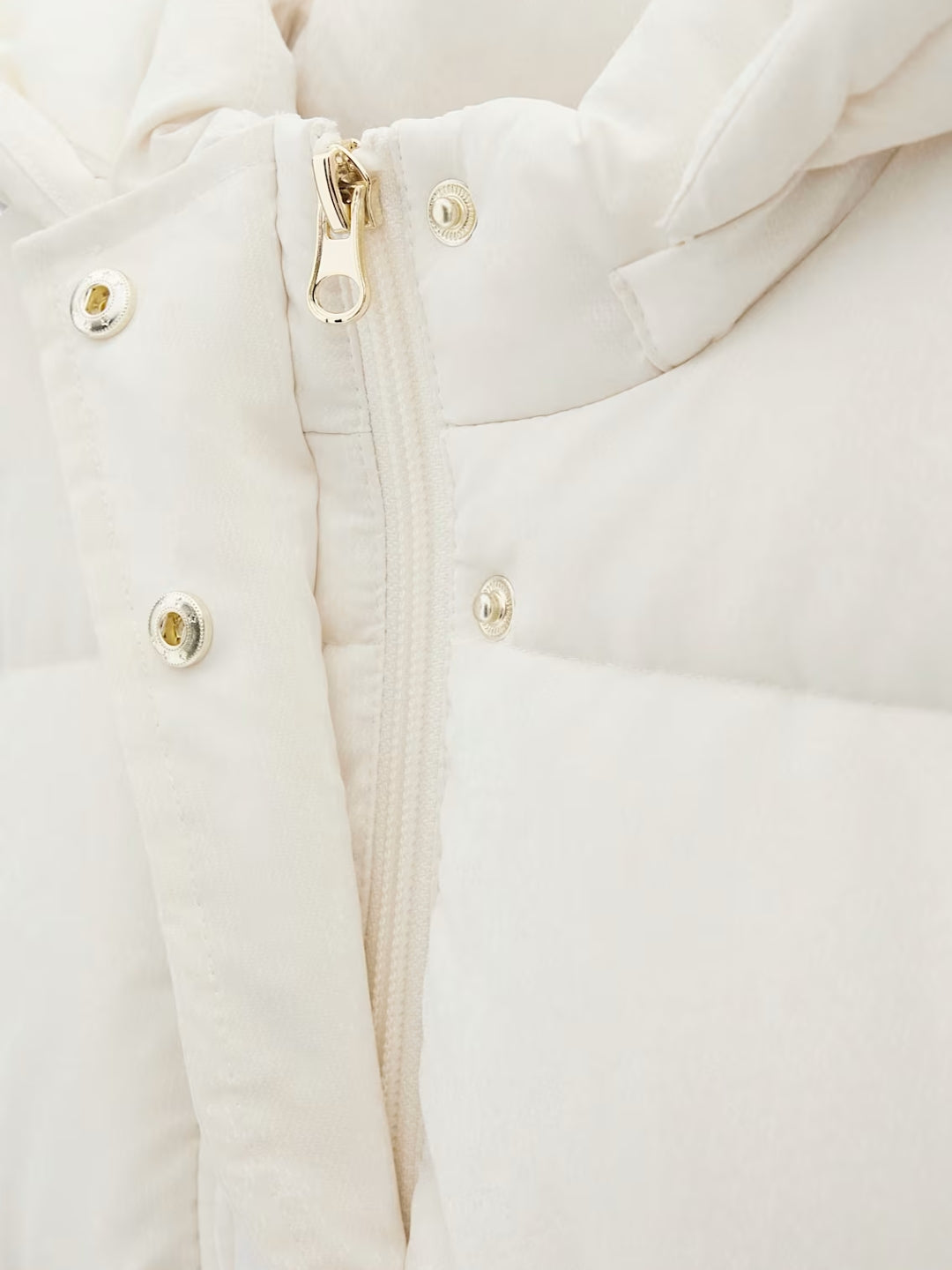 Giubbotto pesante da ragazza con multi logo lettering stampato ton sur ton sul davanti in verticale J6BL02W3993