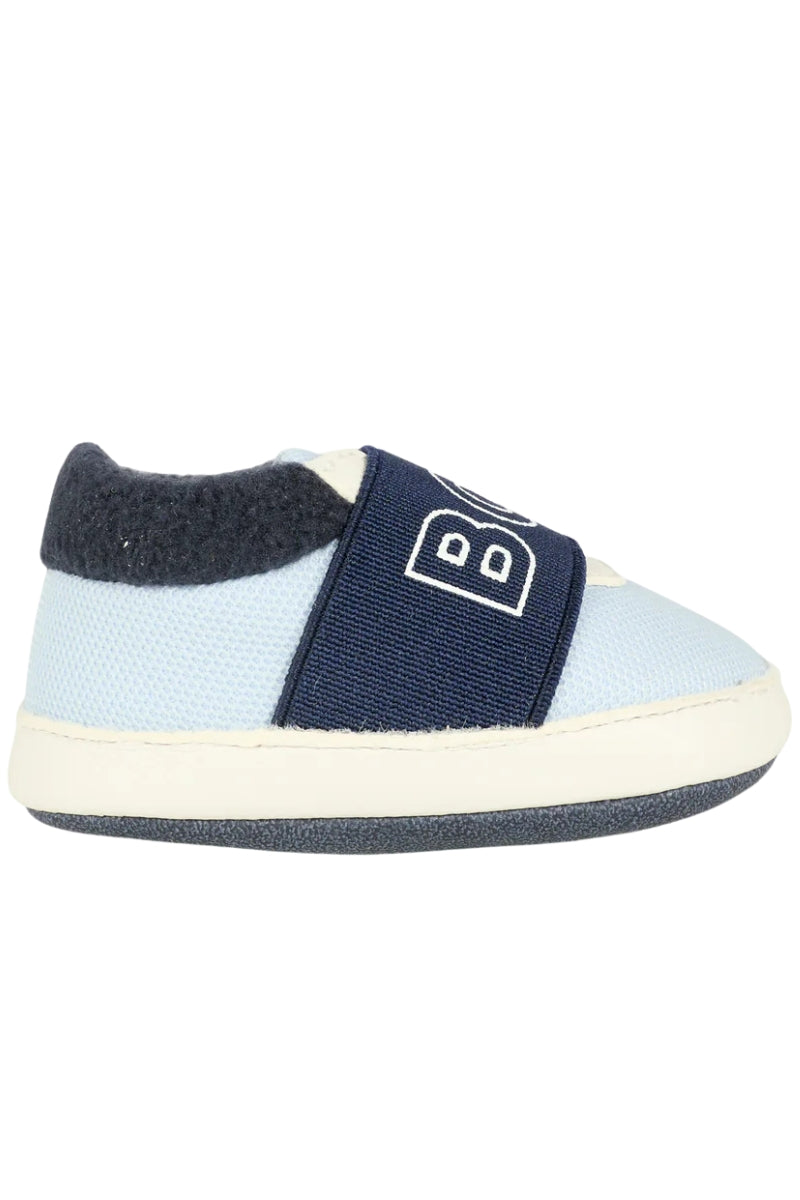 Scarpe da neonato con inserto in pellicciotto e maxi logo lettering sulla parte frontale J52589