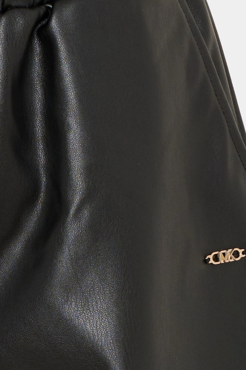 Shorts da ragazza in ecopelle felpati con targhetta con logo monogram laterale R30441