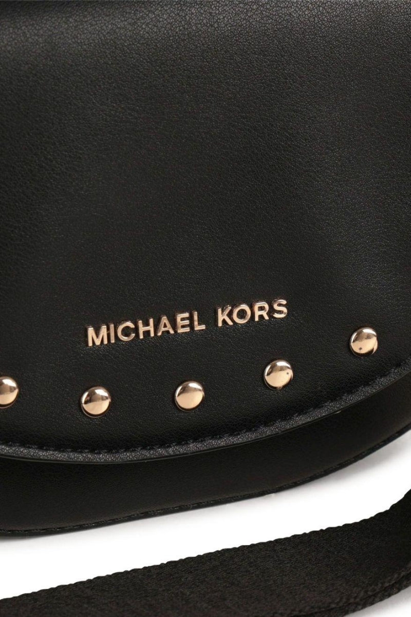 Borsa a tracolla da ragazza con borchie e chiusura con patta R30527