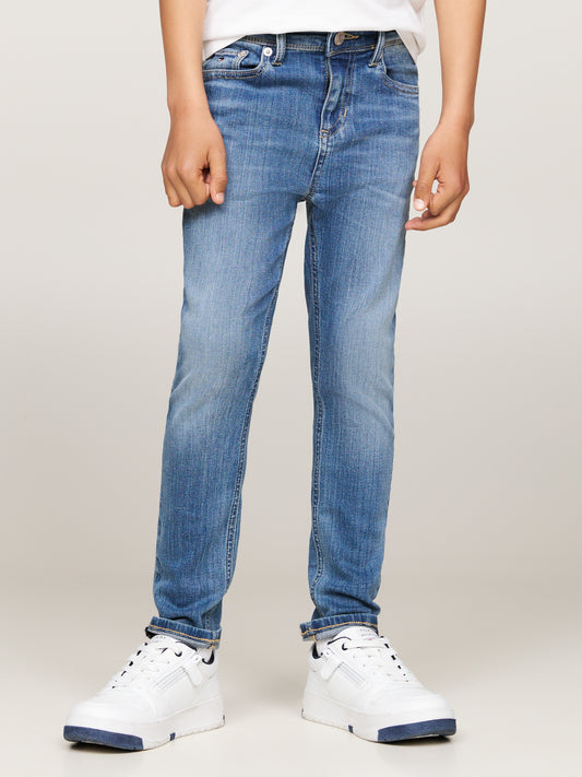 Jeans slim con chiusura con bottone