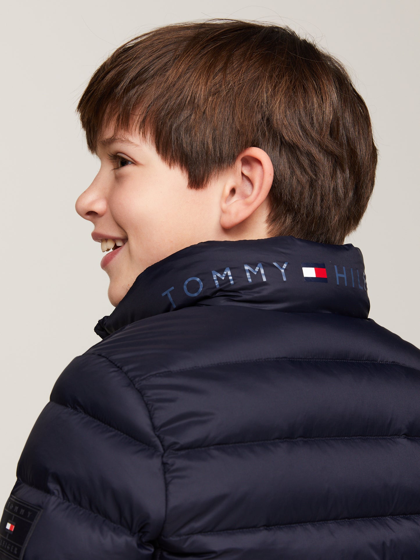 Giubbotto imbottito con logo lettering sul collo