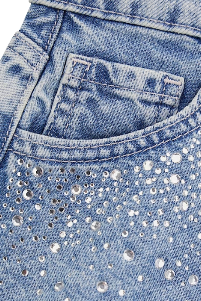 Shorts da ragazza con orlo sfrangiato e strass all over sul davanti J5GD42D45E0