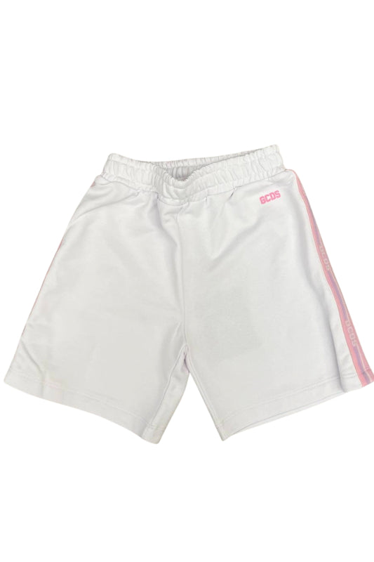 Bermuda da ragazza in cotone con fasce laterali multi logo a contrasto colore C1GJQL562F004