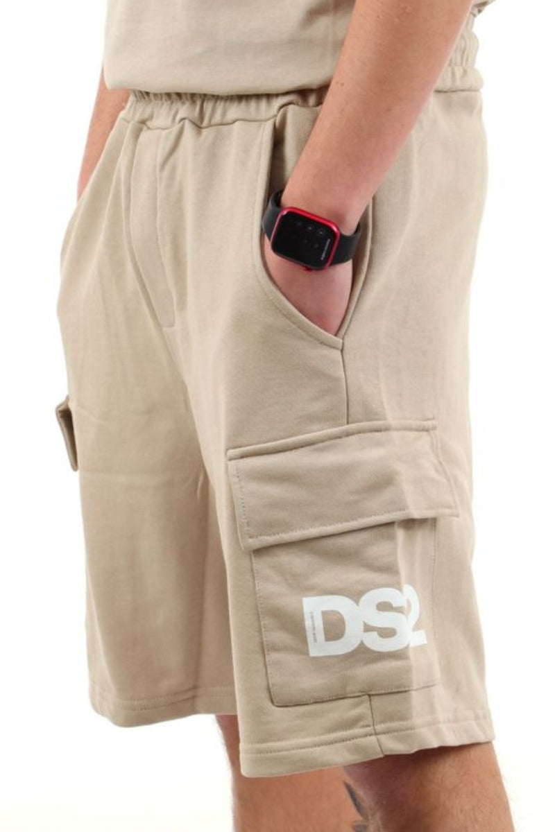 Bermuda da uomo con tasconi e stampa logo lettering a contrasto colore sulla gamba sinistra  SS26268