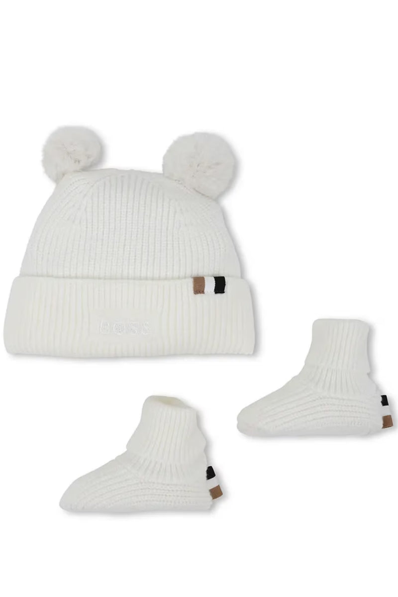 Set cappello e calzini da neonato in maglia con patch a contrasto colore J52599