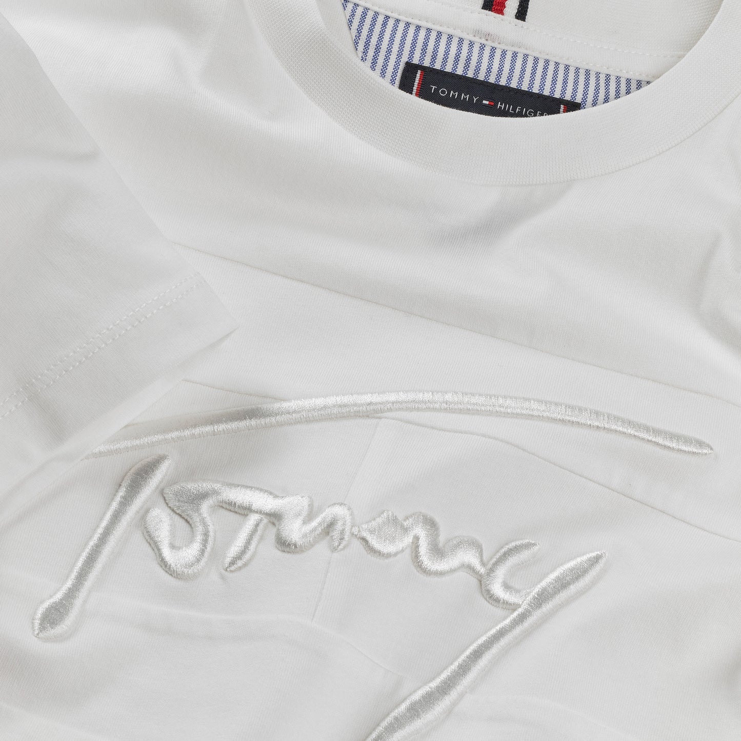 T-shirt girocollo da bambino con maxi logo lettering ricamato ton sur ton (4 e 5 anni) KB0KB09799YBR