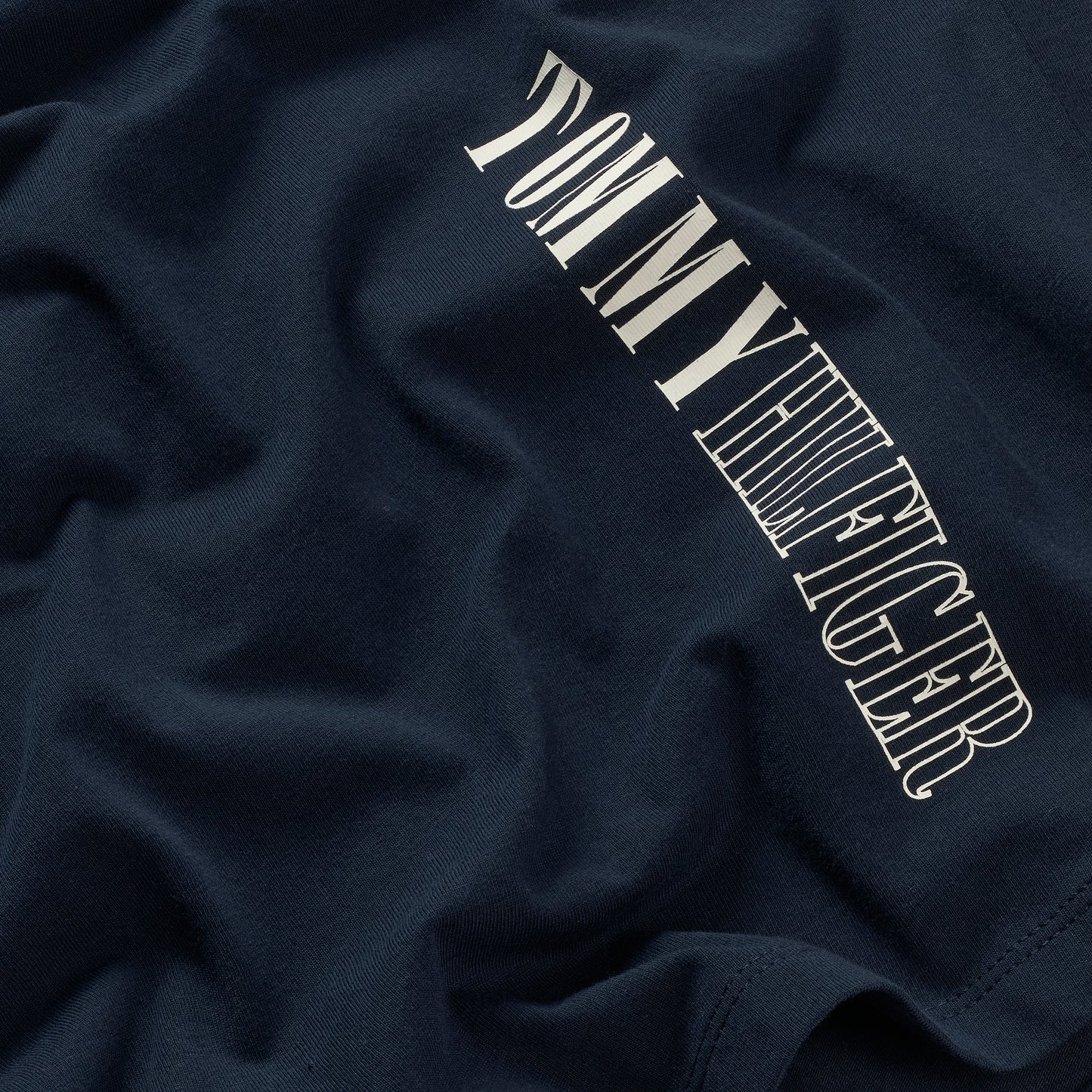 T-shirt girocollo da ragazzo con stampa logo lettering verticale laterale KB0KB09870C1G