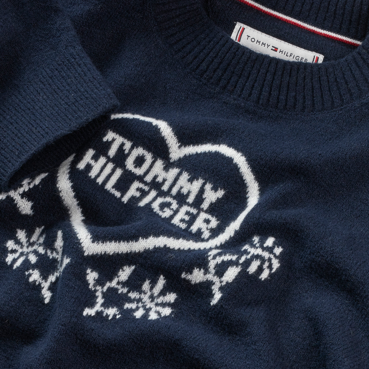 Maglione cropped da bambina con cuore e logo lettering ricamati sulla parte frontale (6 e 7 anni) KG0KG08836C1G